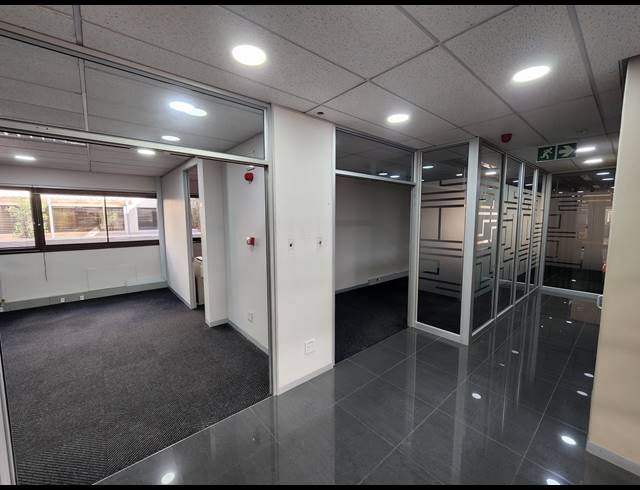 924M² OFFICE TO LET IN PINELANDS